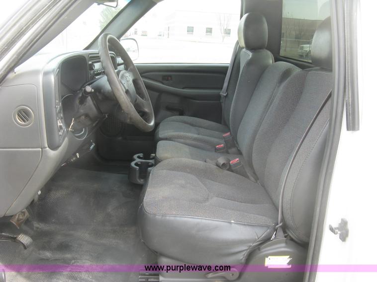 image for item K2986 2003 Chevrolet Silverado 2500 HD pickup truck