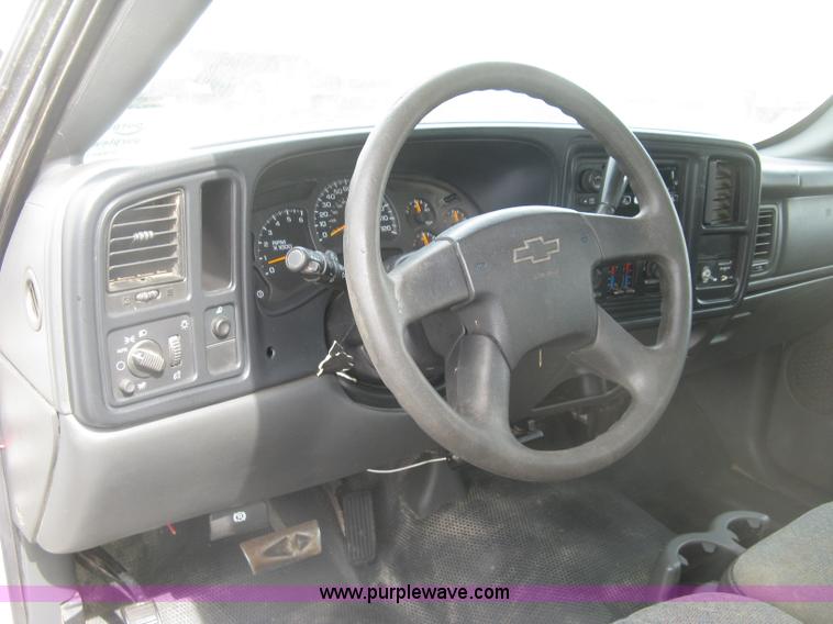 image for item K2986 2003 Chevrolet Silverado 2500 HD pickup truck