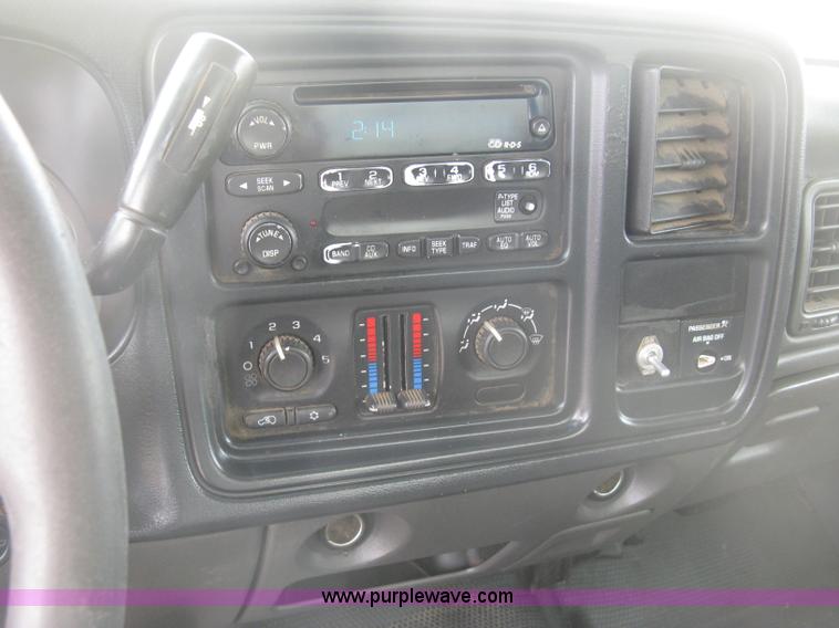 image for item K2986 2003 Chevrolet Silverado 2500 HD pickup truck