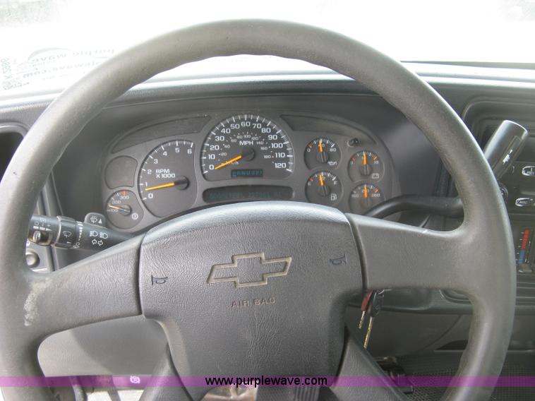 image for item K2986 2003 Chevrolet Silverado 2500 HD pickup truck