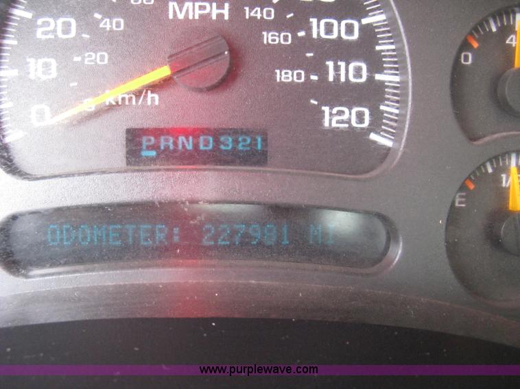 image for item K2986 2003 Chevrolet Silverado 2500 HD pickup truck