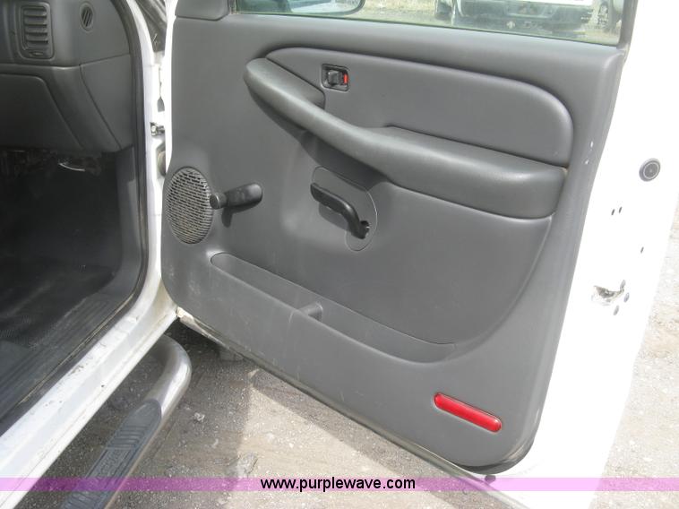 image for item K2986 2003 Chevrolet Silverado 2500 HD pickup truck