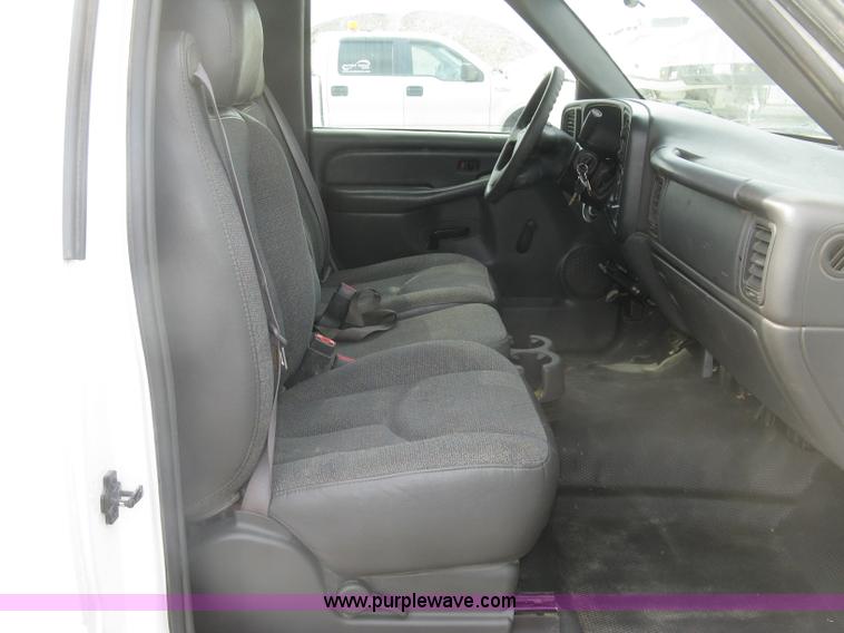 image for item K2986 2003 Chevrolet Silverado 2500 HD pickup truck