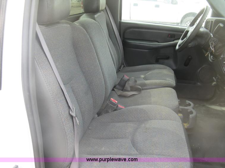 image for item K2986 2003 Chevrolet Silverado 2500 HD pickup truck