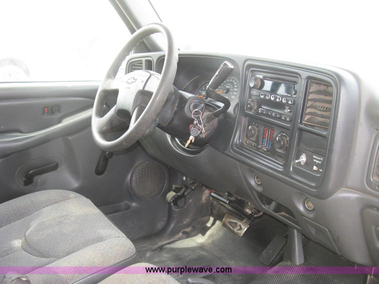 image for item K2986 2003 Chevrolet Silverado 2500 HD pickup truck