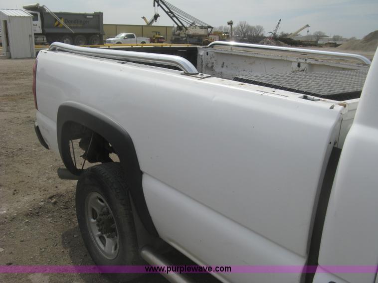 image for item K2986 2003 Chevrolet Silverado 2500 HD pickup truck