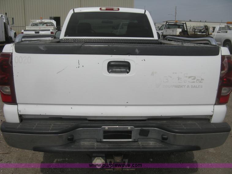 image for item K2986 2003 Chevrolet Silverado 2500 HD pickup truck