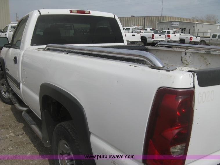 image for item K2986 2003 Chevrolet Silverado 2500 HD pickup truck