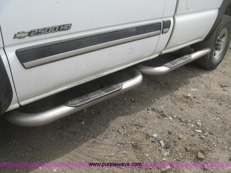 image for item K2986 2003 Chevrolet Silverado 2500 HD pickup truck