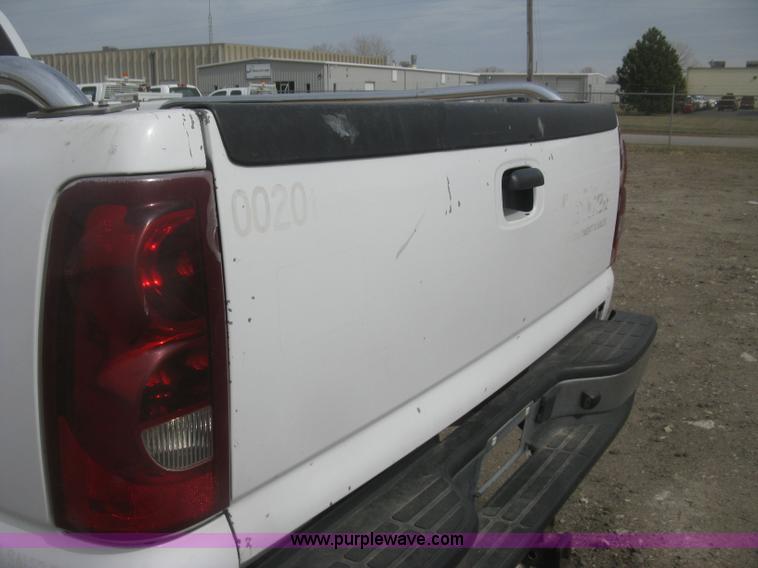 image for item K2986 2003 Chevrolet Silverado 2500 HD pickup truck