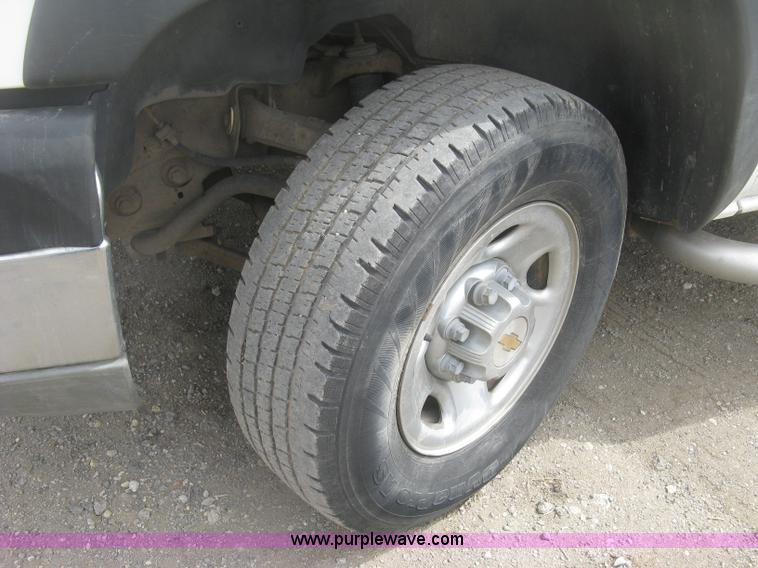 image for item K2986 2003 Chevrolet Silverado 2500 HD pickup truck