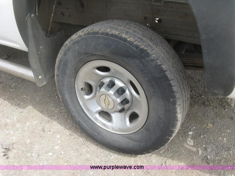 image for item K2986 2003 Chevrolet Silverado 2500 HD pickup truck