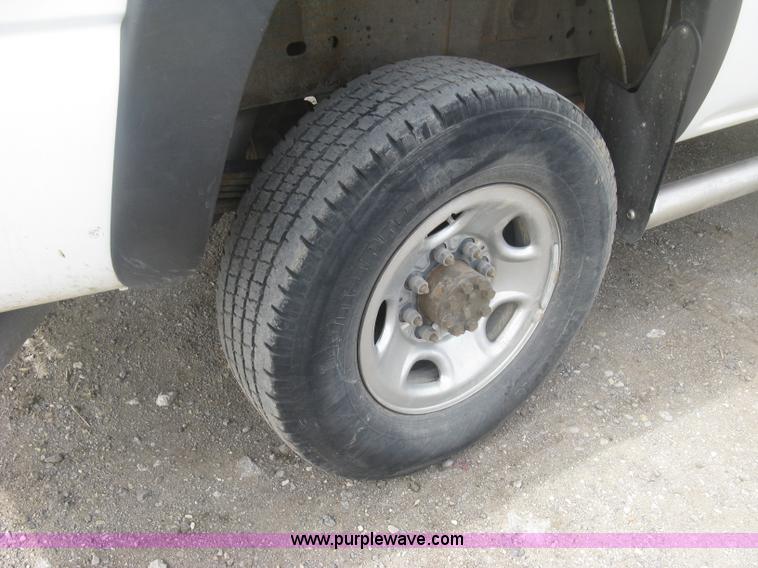 image for item K2986 2003 Chevrolet Silverado 2500 HD pickup truck