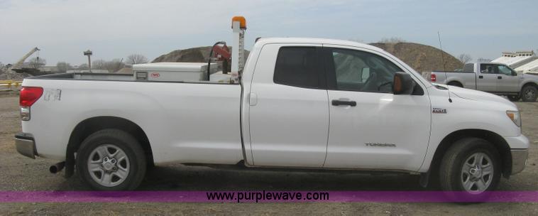 image for item K2989 2008 Toyota Tundra double cab pickup tuck