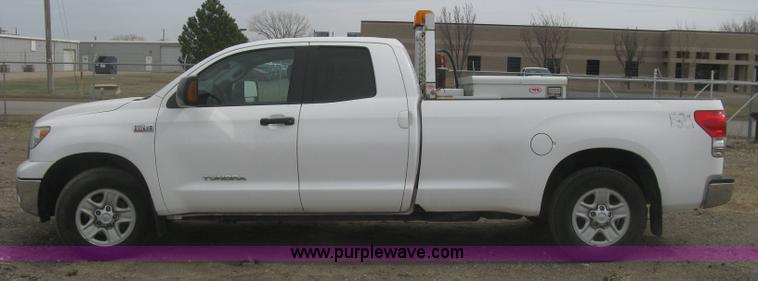 image for item K2989 2008 Toyota Tundra double cab pickup tuck