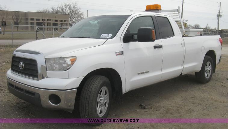 image for item K2989 2008 Toyota Tundra double cab pickup tuck