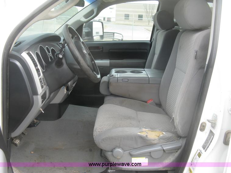 image for item K2989 2008 Toyota Tundra double cab pickup tuck