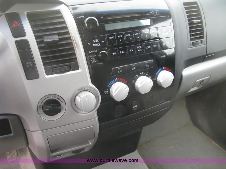 image for item K2989 2008 Toyota Tundra double cab pickup tuck