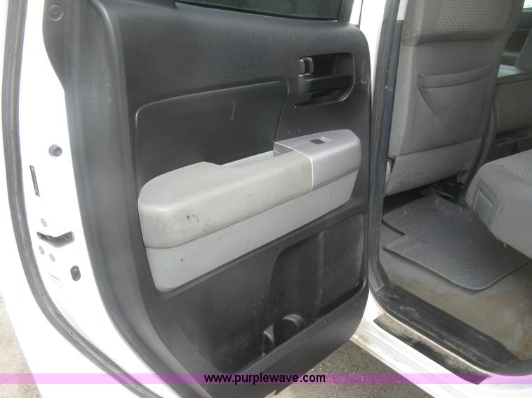 image for item K2989 2008 Toyota Tundra double cab pickup tuck