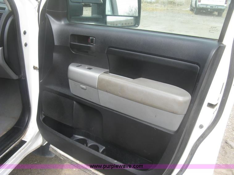 image for item K2989 2008 Toyota Tundra double cab pickup tuck
