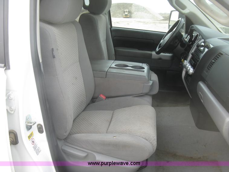 image for item K2989 2008 Toyota Tundra double cab pickup tuck