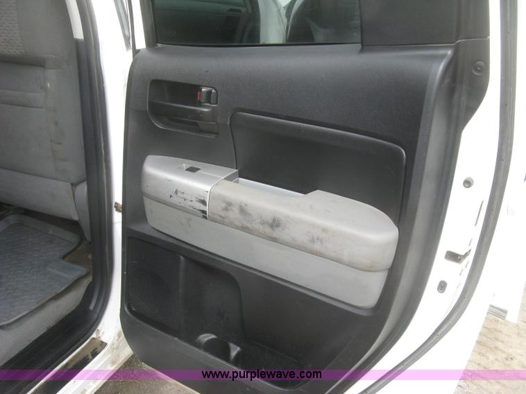 image for item K2989 2008 Toyota Tundra double cab pickup tuck