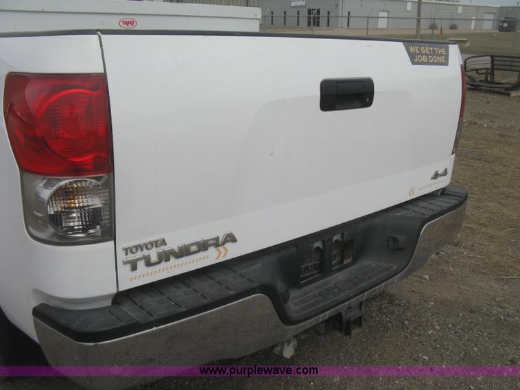 image for item K2989 2008 Toyota Tundra double cab pickup tuck