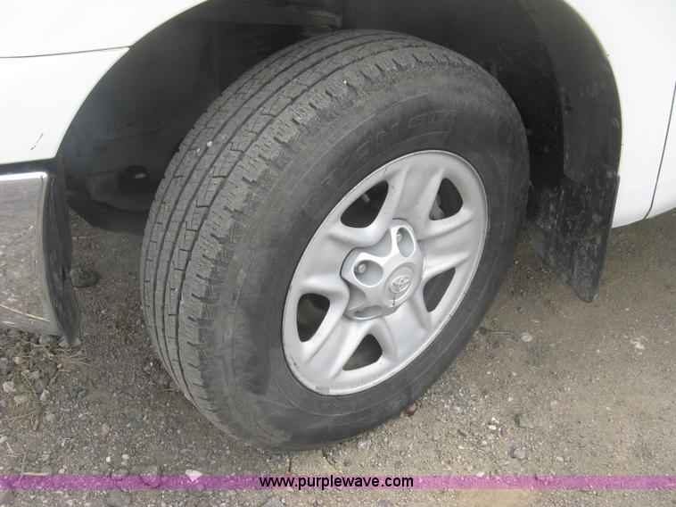 image for item K2989 2008 Toyota Tundra double cab pickup tuck