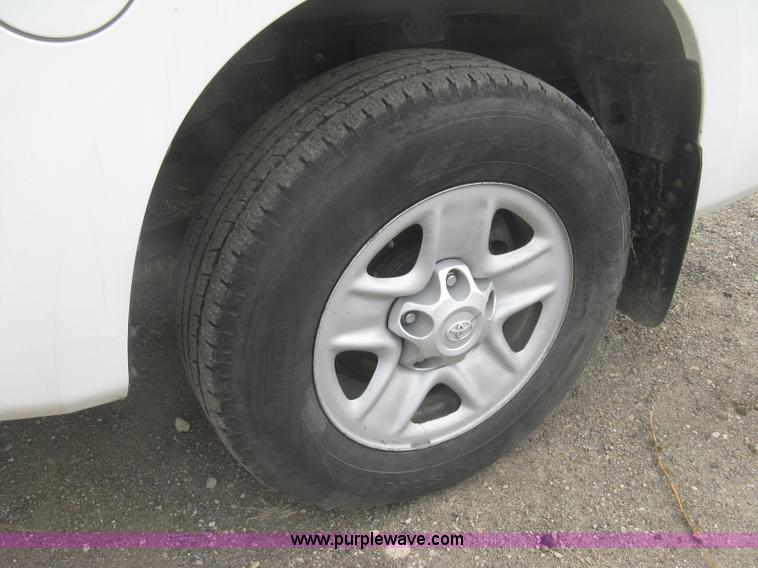 image for item K2989 2008 Toyota Tundra double cab pickup tuck