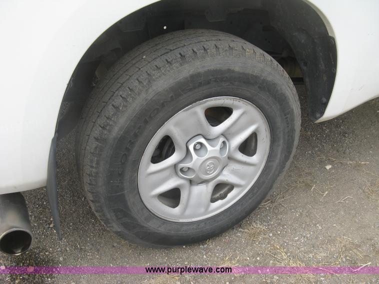 image for item K2989 2008 Toyota Tundra double cab pickup tuck