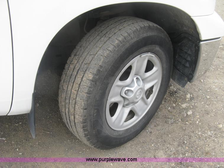 image for item K2989 2008 Toyota Tundra double cab pickup tuck