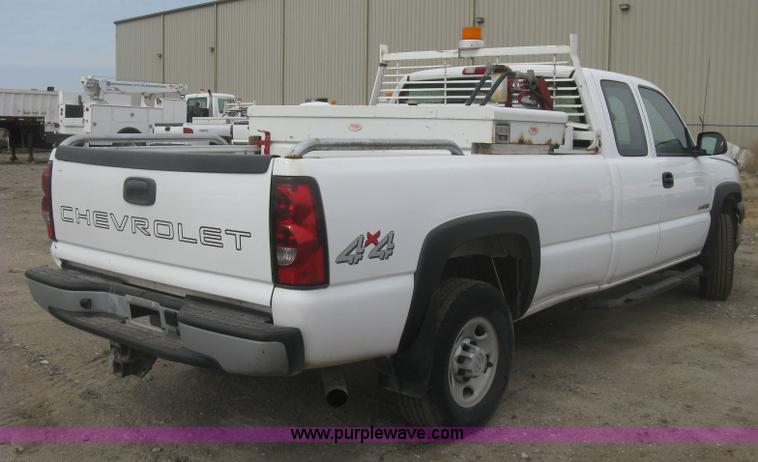 image for item K2990 2006 Chevrolet Silverado 2500 HD Ext. Cab pickup tuck