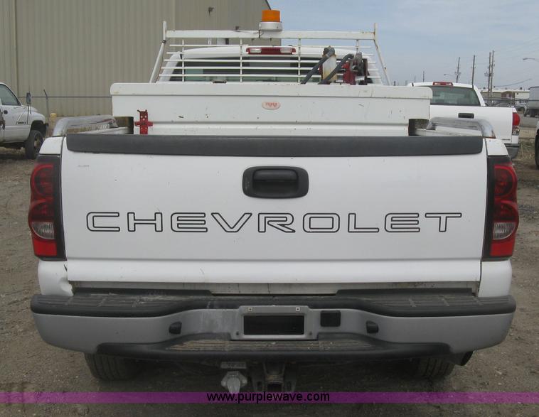image for item K2990 2006 Chevrolet Silverado 2500 HD Ext. Cab pickup tuck