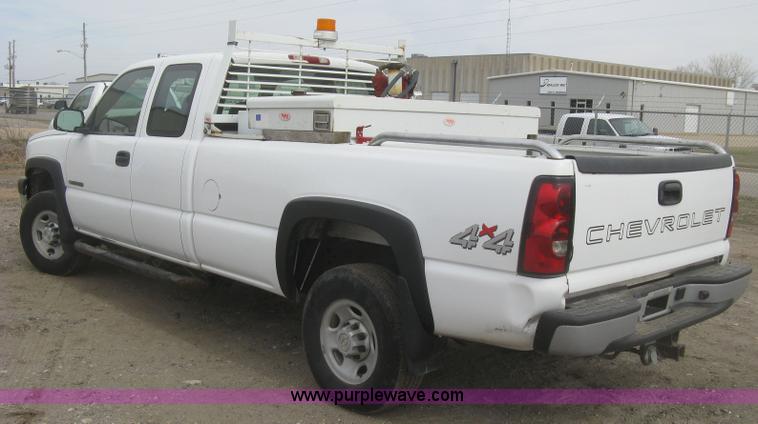 image for item K2990 2006 Chevrolet Silverado 2500 HD Ext. Cab pickup tuck