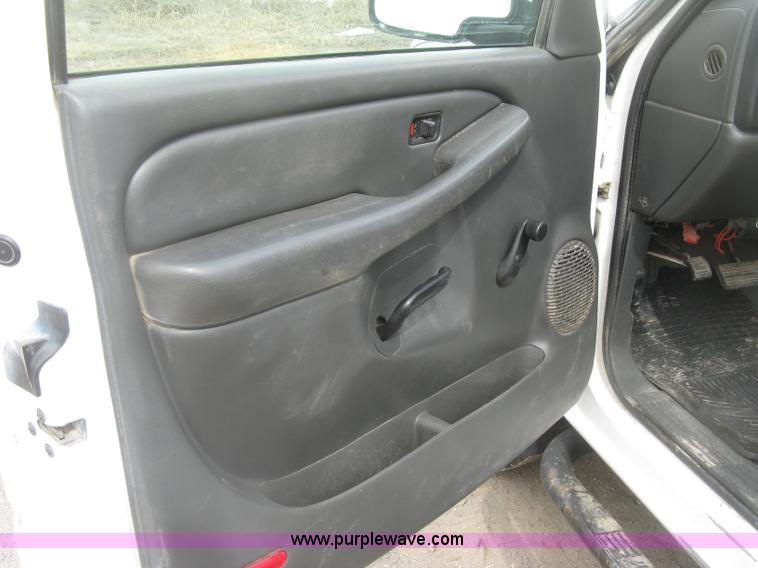 image for item K2990 2006 Chevrolet Silverado 2500 HD Ext. Cab pickup tuck