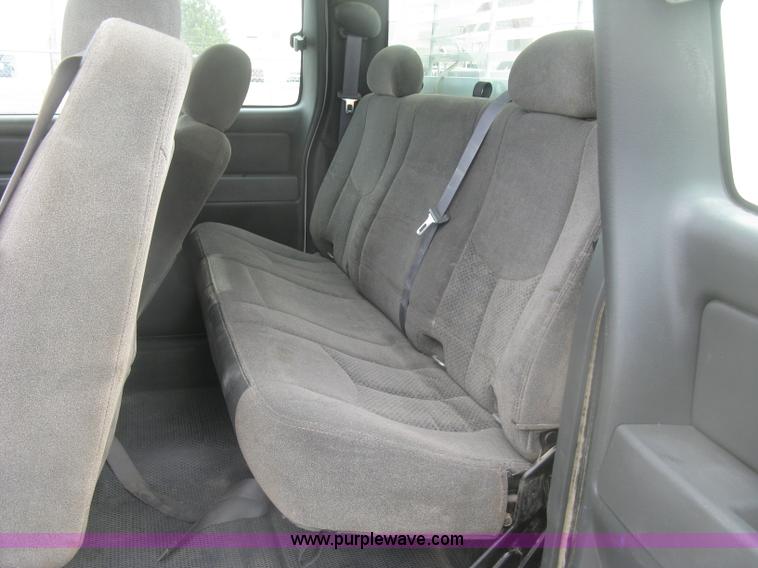 image for item K2990 2006 Chevrolet Silverado 2500 HD Ext. Cab pickup tuck