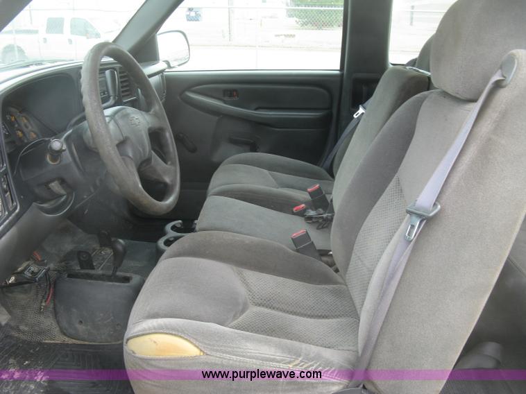 image for item K2990 2006 Chevrolet Silverado 2500 HD Ext. Cab pickup tuck