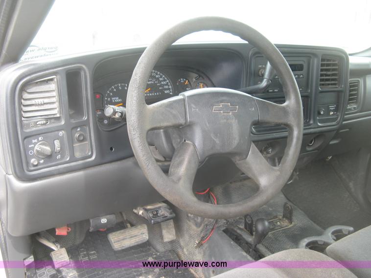 image for item K2990 2006 Chevrolet Silverado 2500 HD Ext. Cab pickup tuck
