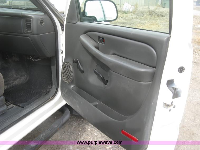 image for item K2990 2006 Chevrolet Silverado 2500 HD Ext. Cab pickup tuck