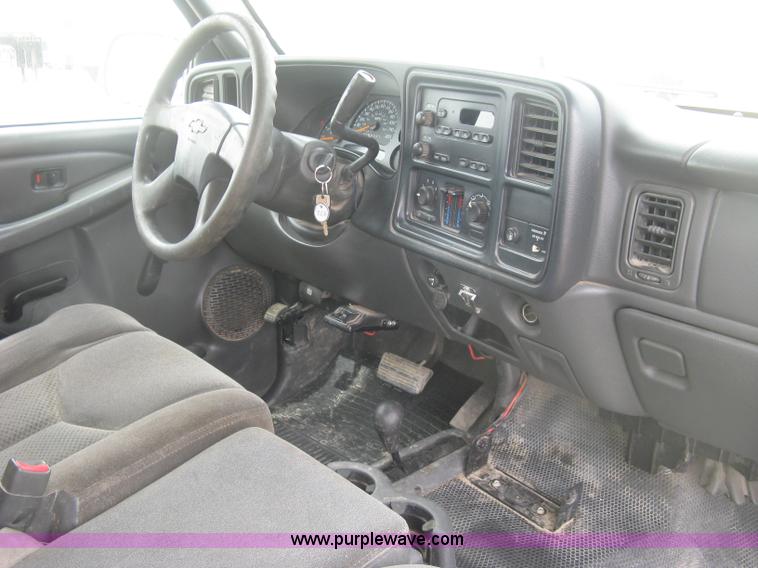 image for item K2990 2006 Chevrolet Silverado 2500 HD Ext. Cab pickup tuck