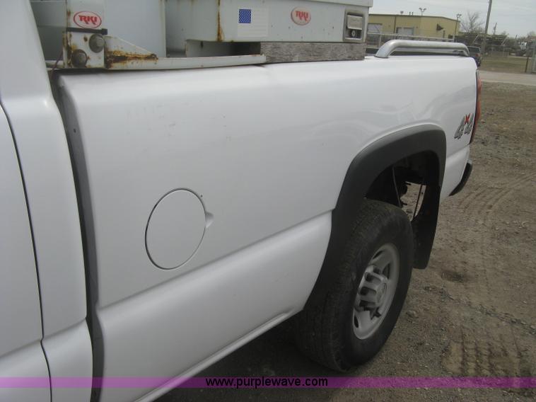 image for item K2990 2006 Chevrolet Silverado 2500 HD Ext. Cab pickup tuck