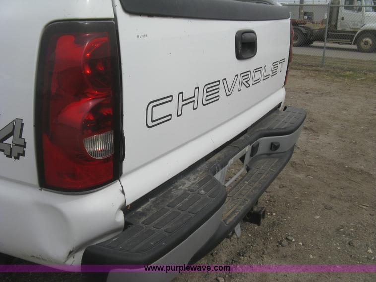 image for item K2990 2006 Chevrolet Silverado 2500 HD Ext. Cab pickup tuck