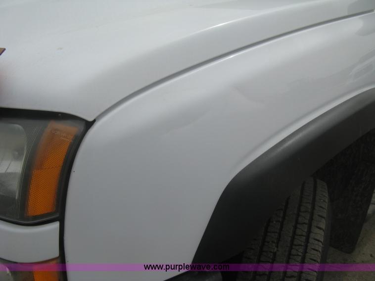 image for item K2990 2006 Chevrolet Silverado 2500 HD Ext. Cab pickup tuck