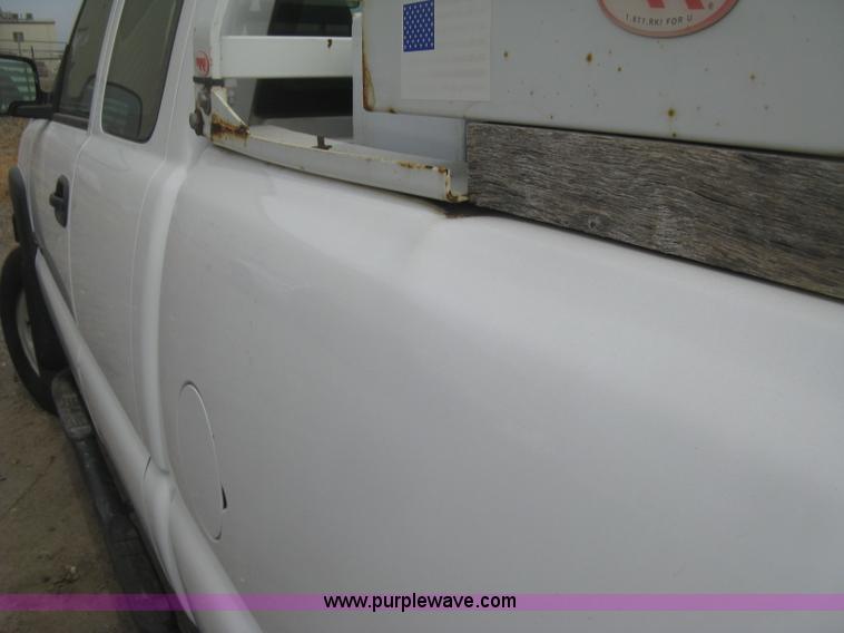 image for item K2990 2006 Chevrolet Silverado 2500 HD Ext. Cab pickup tuck