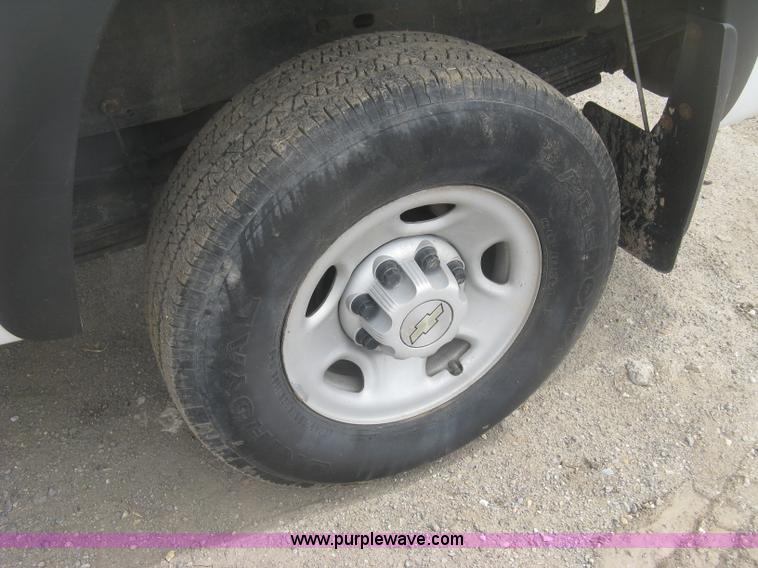 image for item K2990 2006 Chevrolet Silverado 2500 HD Ext. Cab pickup tuck