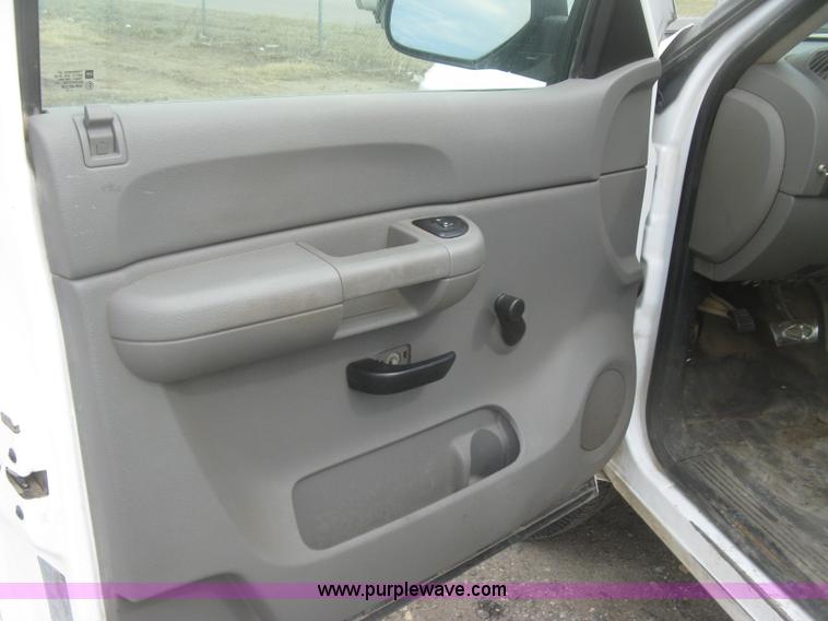 image for item K2992 2007 Chevrolet Silverado 2500 HD pickup truck