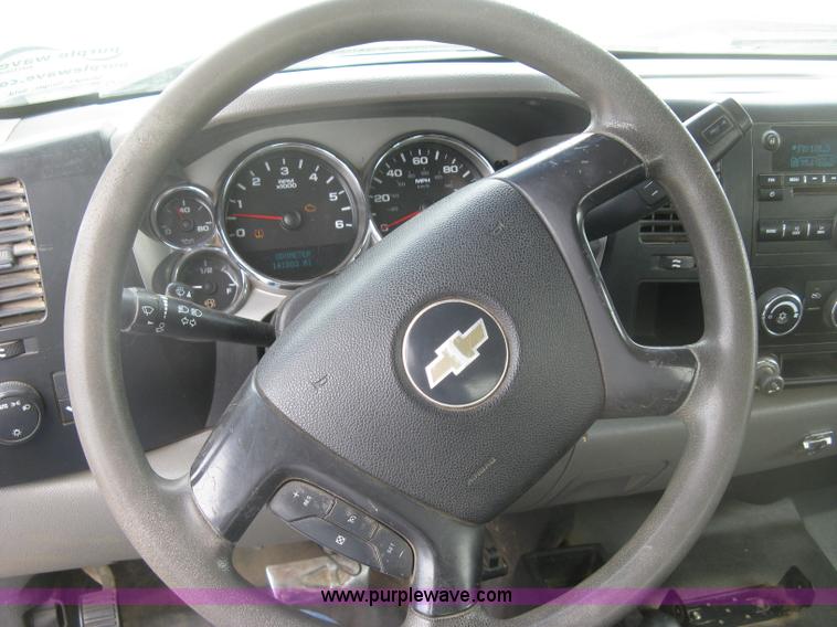 image for item K2992 2007 Chevrolet Silverado 2500 HD pickup truck