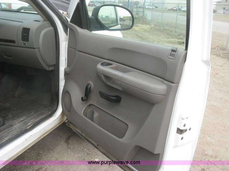 image for item K2992 2007 Chevrolet Silverado 2500 HD pickup truck