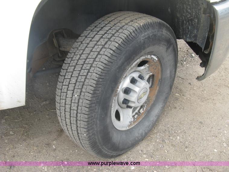 image for item K2992 2007 Chevrolet Silverado 2500 HD pickup truck