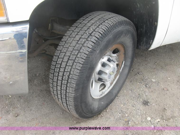 image for item K2992 2007 Chevrolet Silverado 2500 HD pickup truck